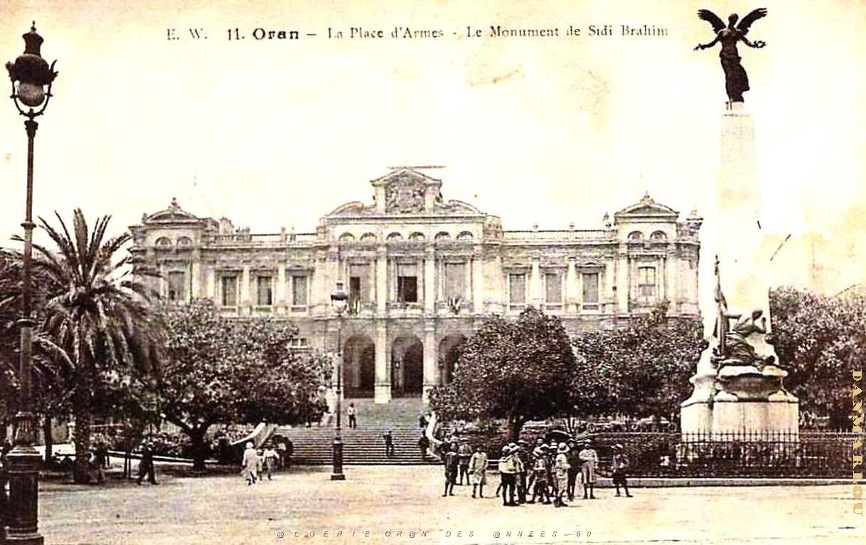 PA i- 52- Place d'armes animee.jpg
